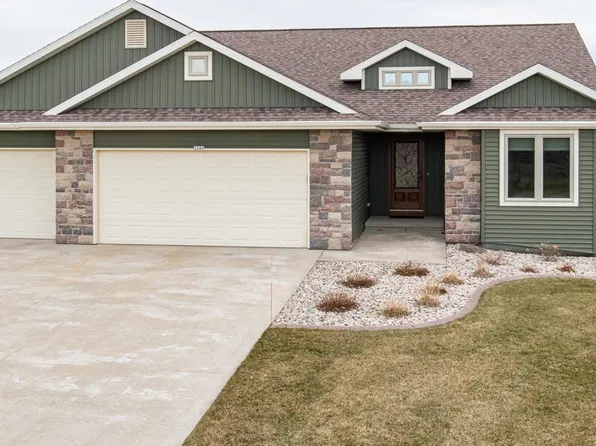 2285 Roselawn Ln, Oshkosh, WI 54904