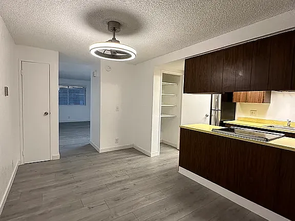 120 Stanford Dr #D — Photo 3