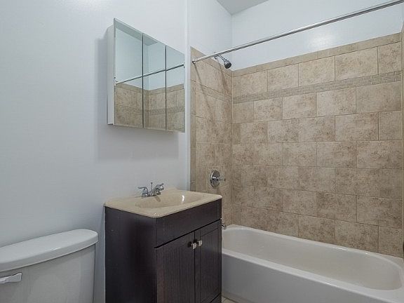 5th image of 825 W Waveland Ave #N1