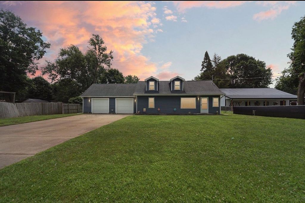 145 Falcon Rd - Property Image