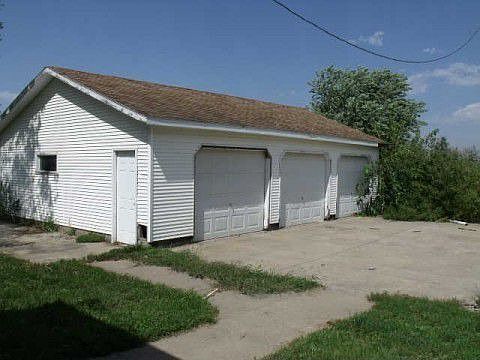 1st image of 393 Perry Dr
