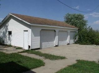 393 Perry Dr, Knoxville, IA 50138