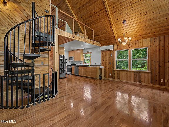 4th image of 621 Carolina Vista