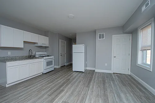 189 Oak St #3R Photo 1