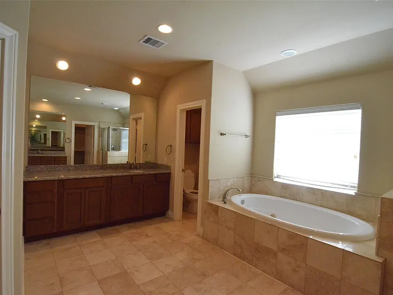 9006 Harbor Hills Dr E — Photo 9