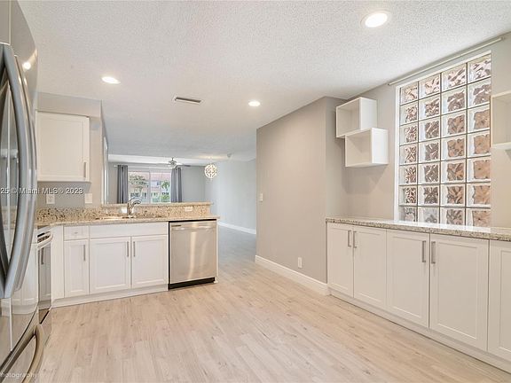 5th image of 1207 Presidio Dr
