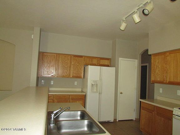 2nd image of 207 E Calle Puente Azul