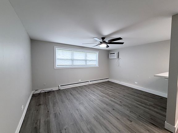 3rd image of 484 Shenstone Rd #1