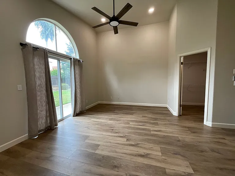1834 E Lester Ave — Photo 13