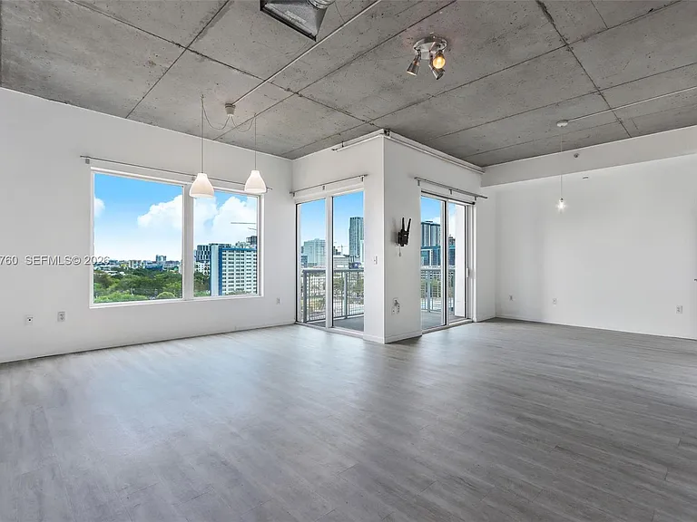 10 SW South River Dr #910 — Photo 1