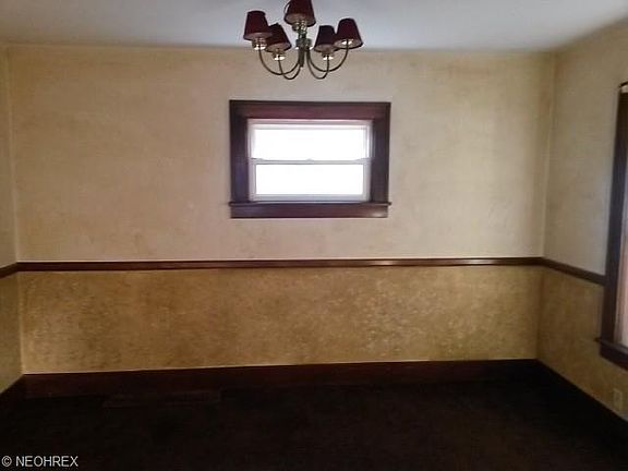 3rd image of 1332 Meadowbrook Ave SE