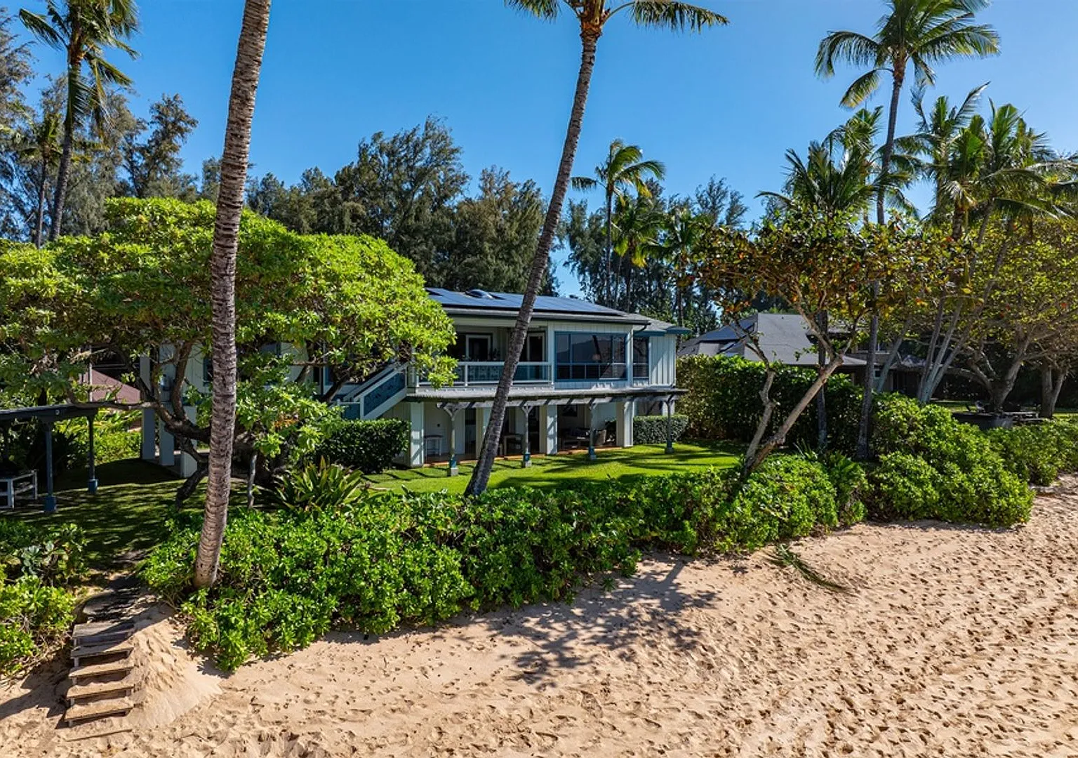 Maluhia Beach House: Private Beachfront Getaway w/ Lanai & Ocean Views — Photo 2
