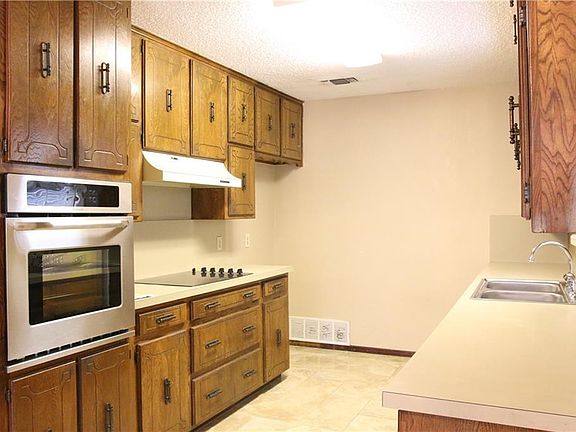 4th image of 1716 Post Oaks Dr