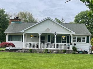 9405 Highland Dr, Grosse Ile, MI 48138