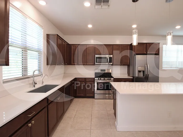 1158 E Sabino Dr — Photo 5