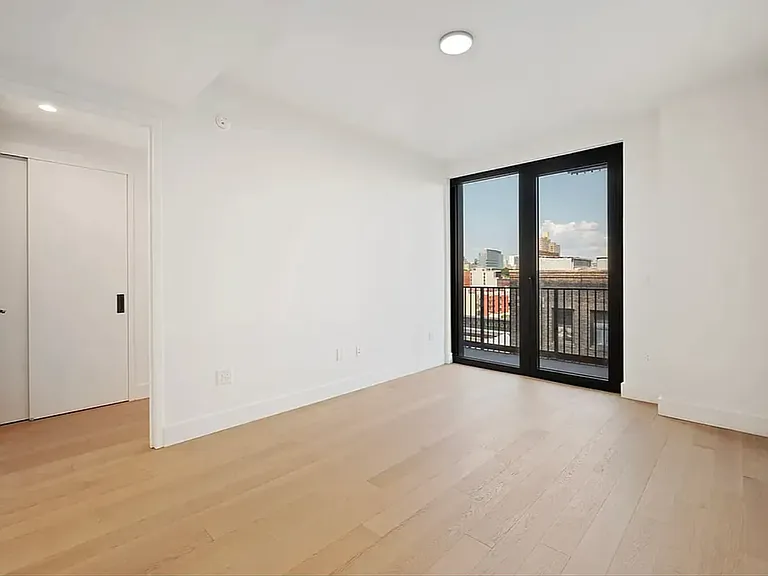 224 W 124th St #1300 — Photo 8