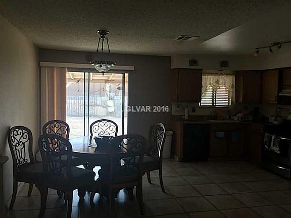 3rd image of 393 Newbury Ct