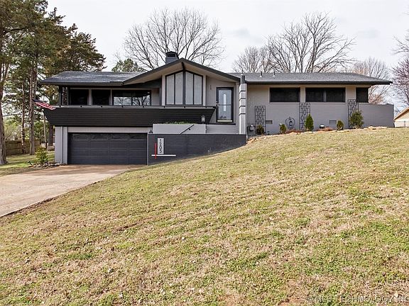 2nd image of 1205 Crestwood Dr