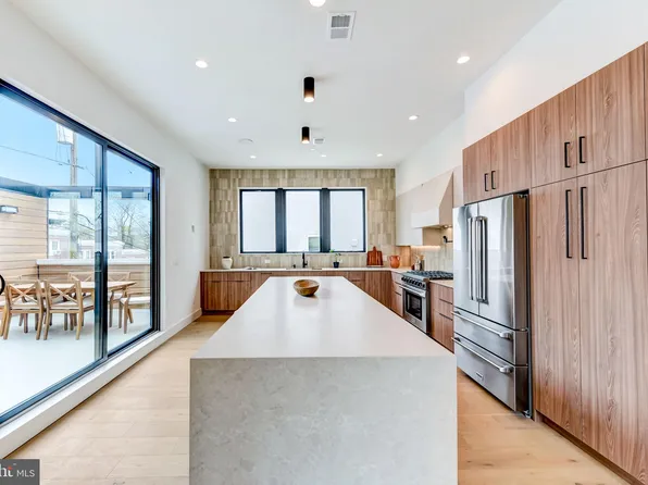 315 Delmar St, Philadelphia, PA 19128