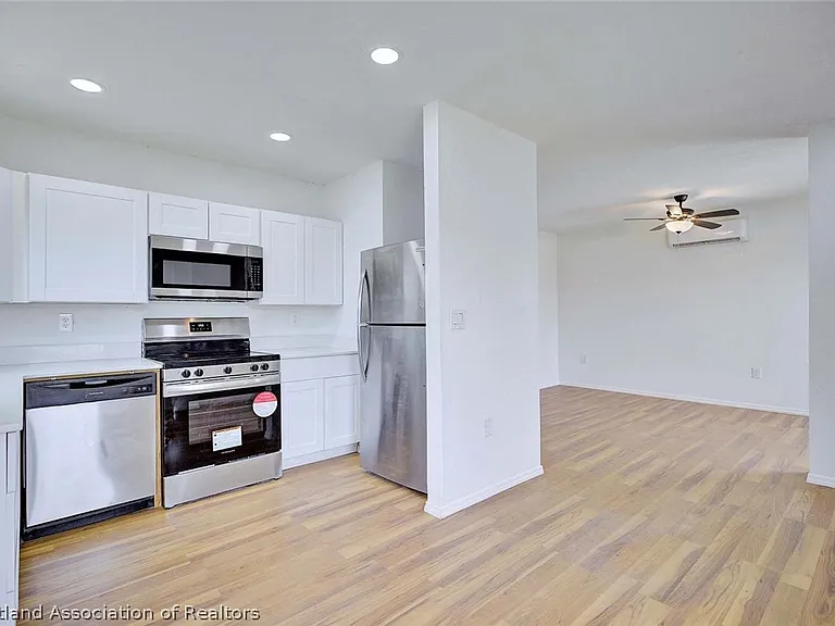 1547 Sycamore Ave — Photo 5