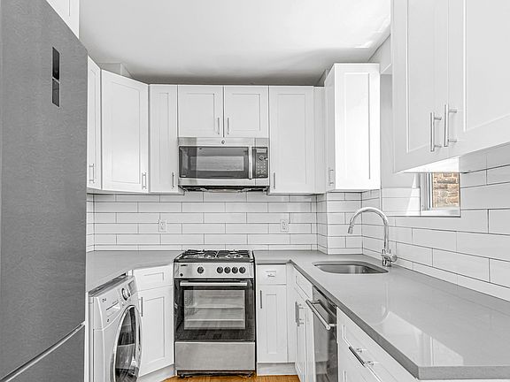 3rd image of 99 Suffolk St APT 7D