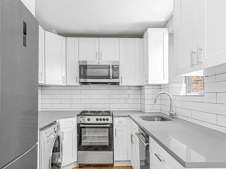 99 Suffolk St #7D — Photo 3