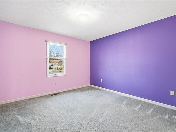 14th image of 13 Kingston Ct