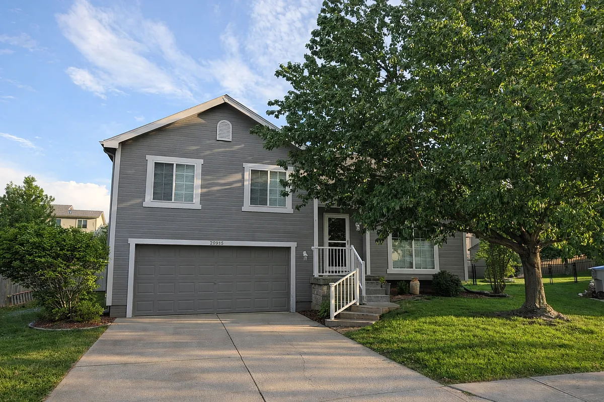Building Photo - 20915 Maple Cir