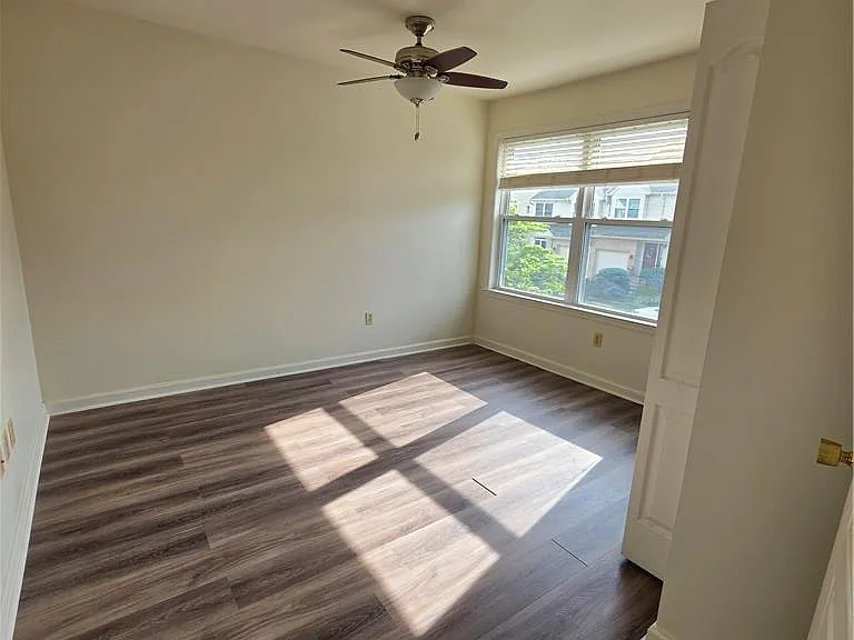 325 Oxford Pl #325 — Photo 9