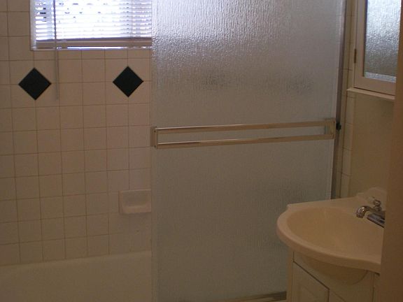 3rd image of 4864 Coronado Ave
