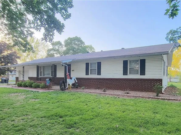 619 W 7th Ave, Garnett, KS 66032