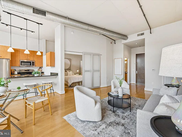 520 John Carlyle St #429 — Photo 2