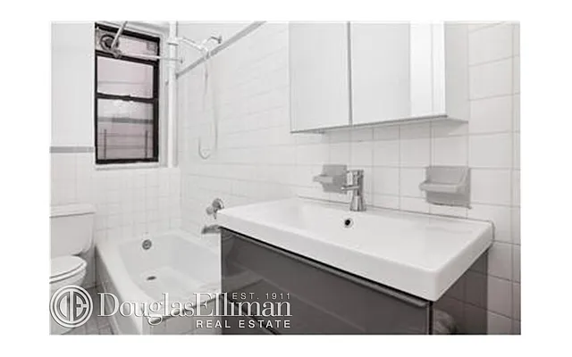 Rented by Douglas Elliman | media 19