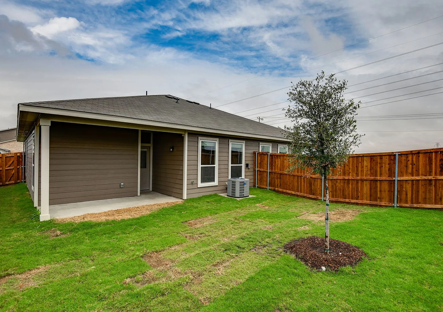 Available Now! Gorgeous 3 Bedroom Duplex Located In Midlothian Isd! — Photo 2
