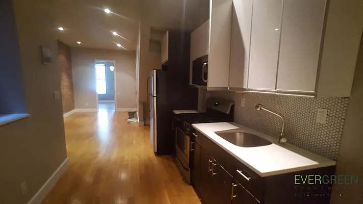 Rented by Evergreen Apartments BK | media 11