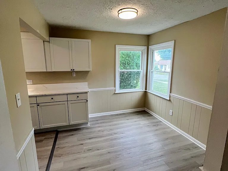 Orchard Heights Dr — Photo 3