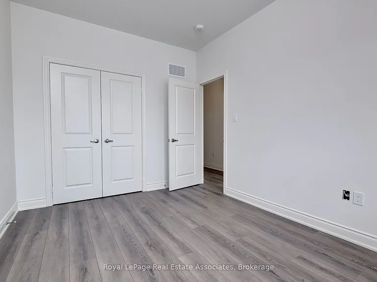 34 Attwater Dr E — Photo 34