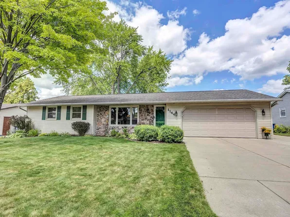 1144 Sharie Ln, Green Bay, WI 54304