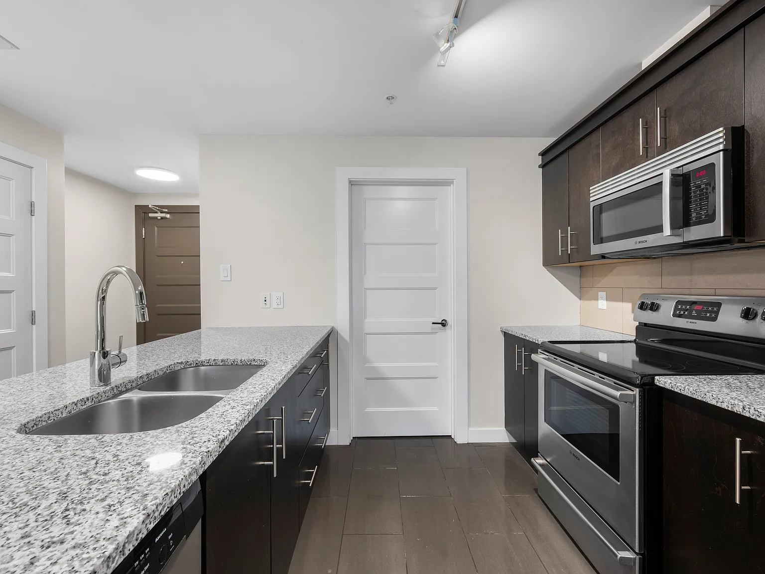 15 Kings Wharf Place Dartmouth — Photo 3