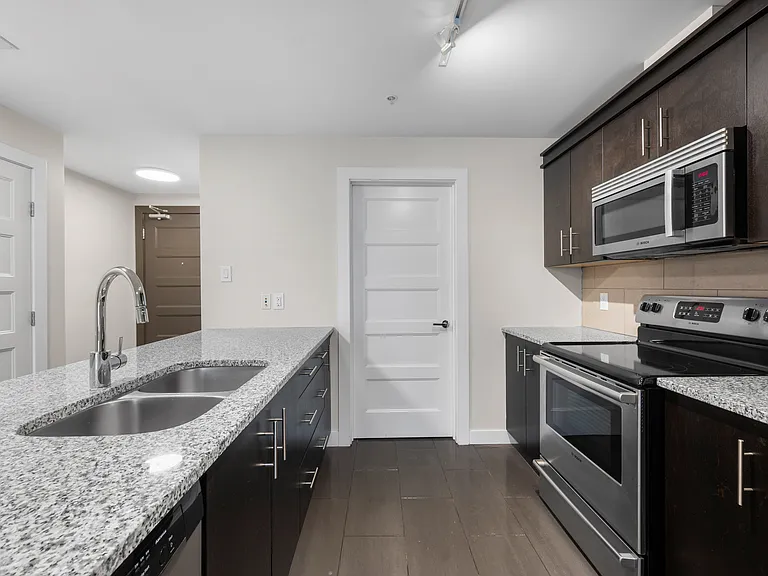 15 Kings Wharf Pl #206 — Photo 4