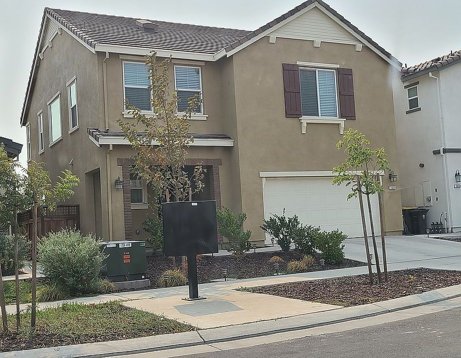 1st image of 1860 Solano Dr