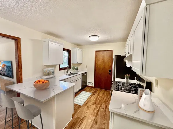 9097 Northwood Pkwy, New Hope, MN 55427