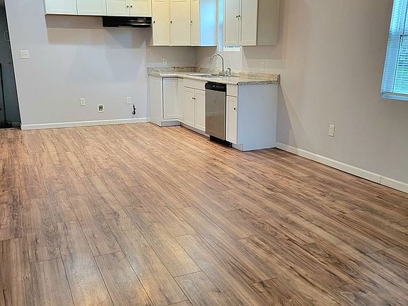 5th image of 2927 Warren Ave