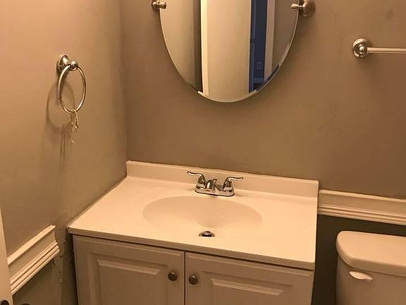 Hallway Full Bath