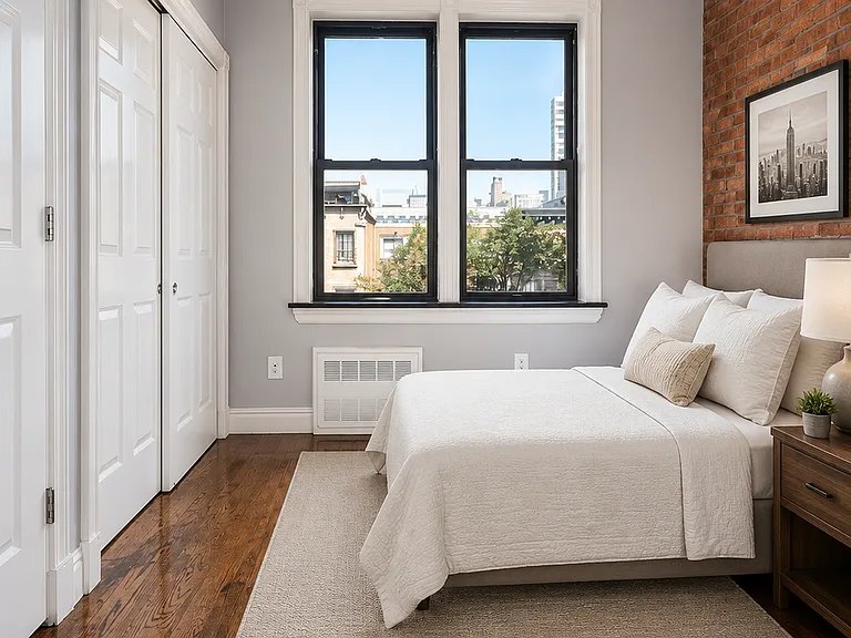 239 W 14th St #5E — Photo 2