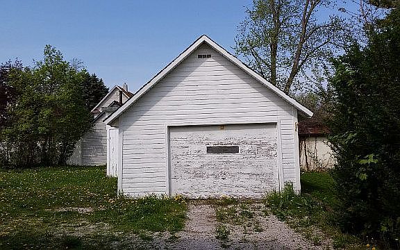 4th image of 5847 Washington Ave