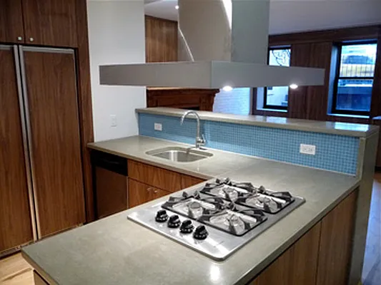 Rented by Perry Associates NYC Inc | media 13