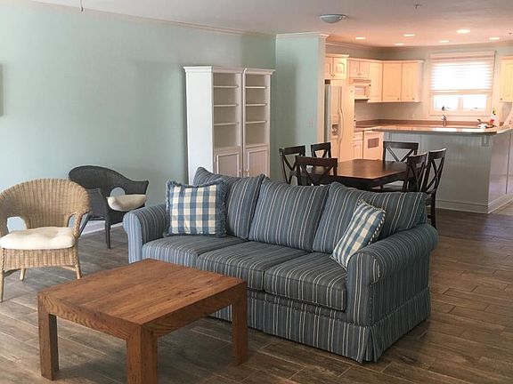 4th image of 9719 Village Ln Unit 3