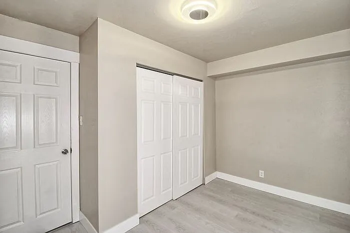 915 Grand Ave — Photo 8
