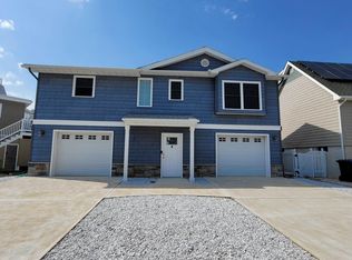 8 George Dr, Manahawkin, NJ 08050